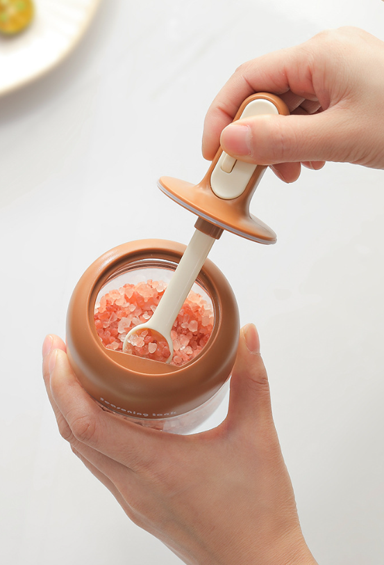 შუშის კონტეინერი კოვზით