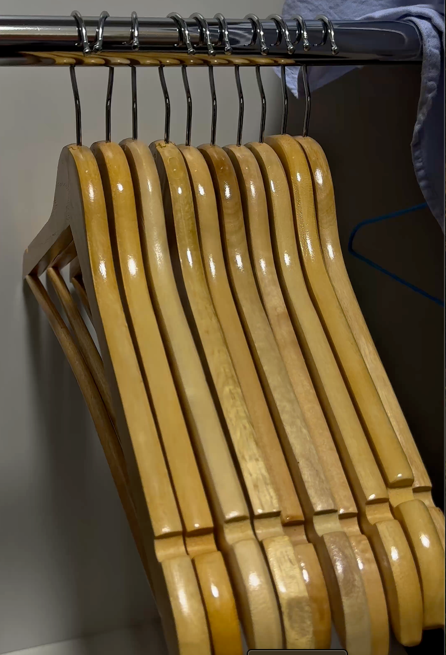 ხის ტანსაცმლის საკიდი 10ც